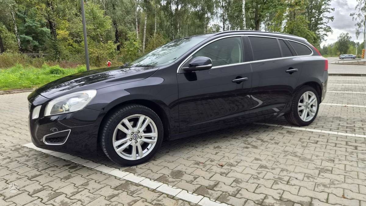 Volvo V60 2011 — engine 2000 cm³, 163 HP (120kW)