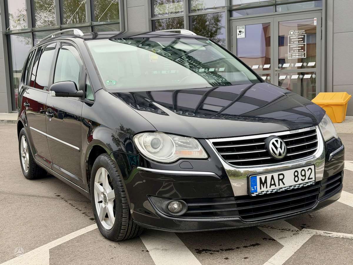 Volkswagen Touran 2007 — вигляд ззаду