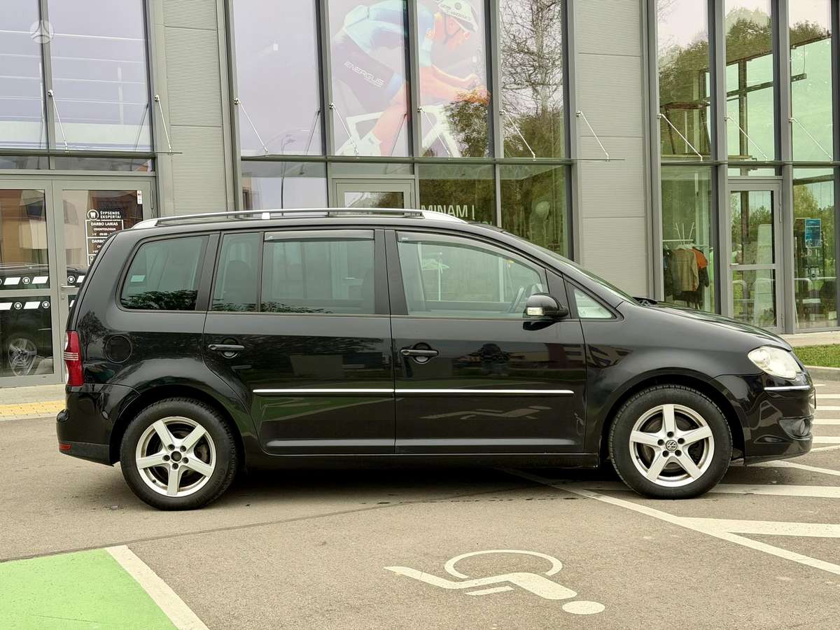 Volkswagen Touran 2007 — салон