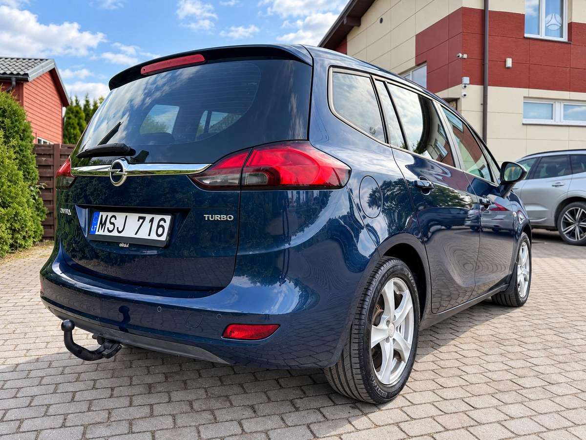 Opel Zafira 2013 — фото 10