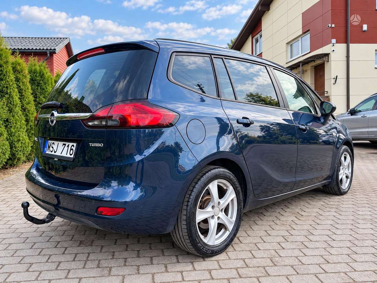 Opel Zafira 2013 — фото 11