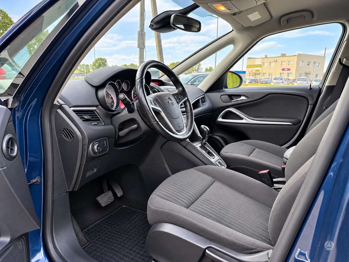 Opel Zafira 2013 — фото 15