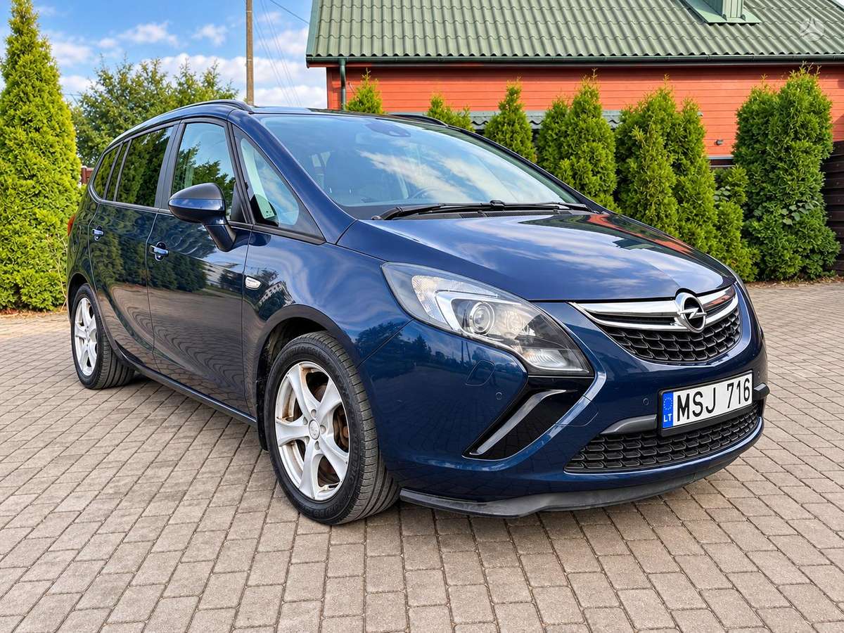 Opel Zafira 2013 — вигляд ззаду