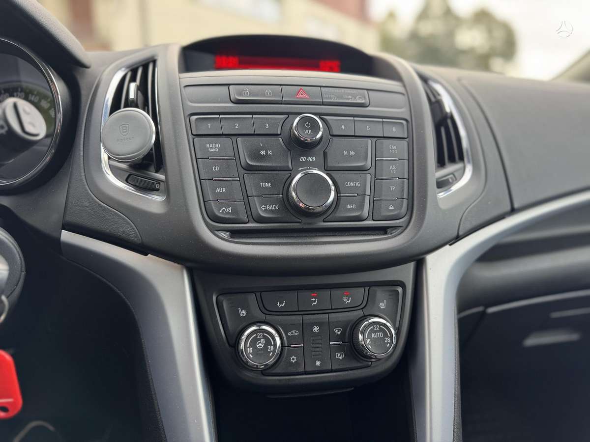 Opel Zafira 2013 — фото 23