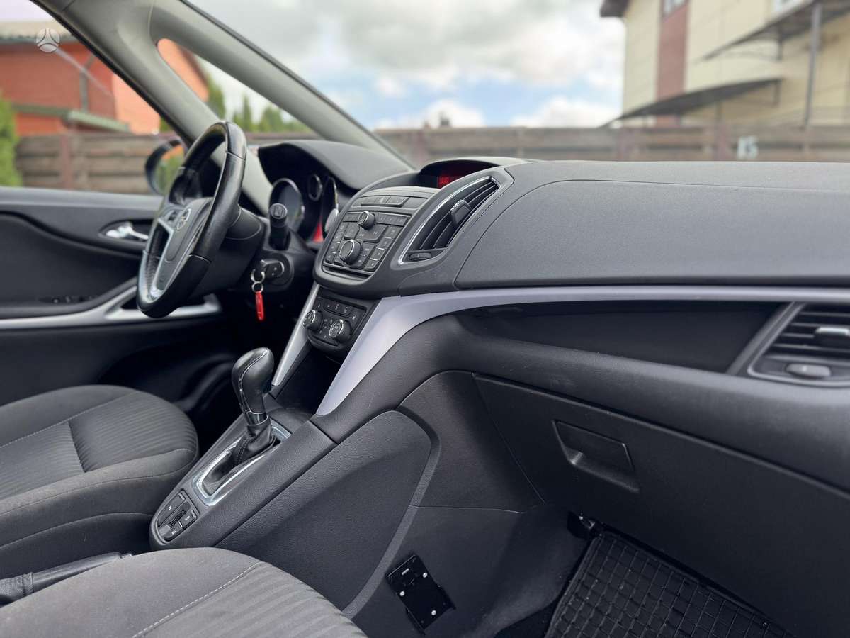 Opel Zafira 2013 — фото 26