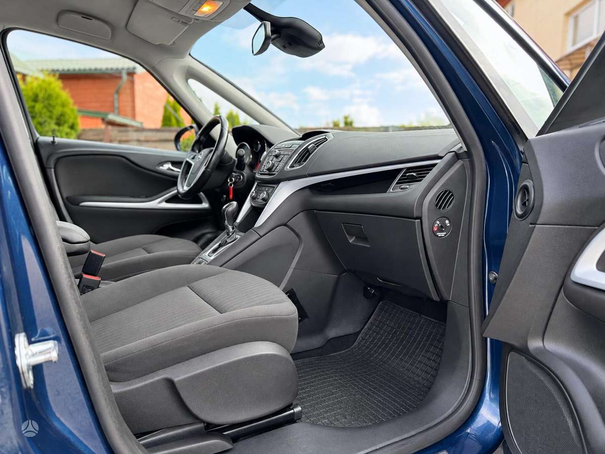 Opel Zafira 2013 — фото 27