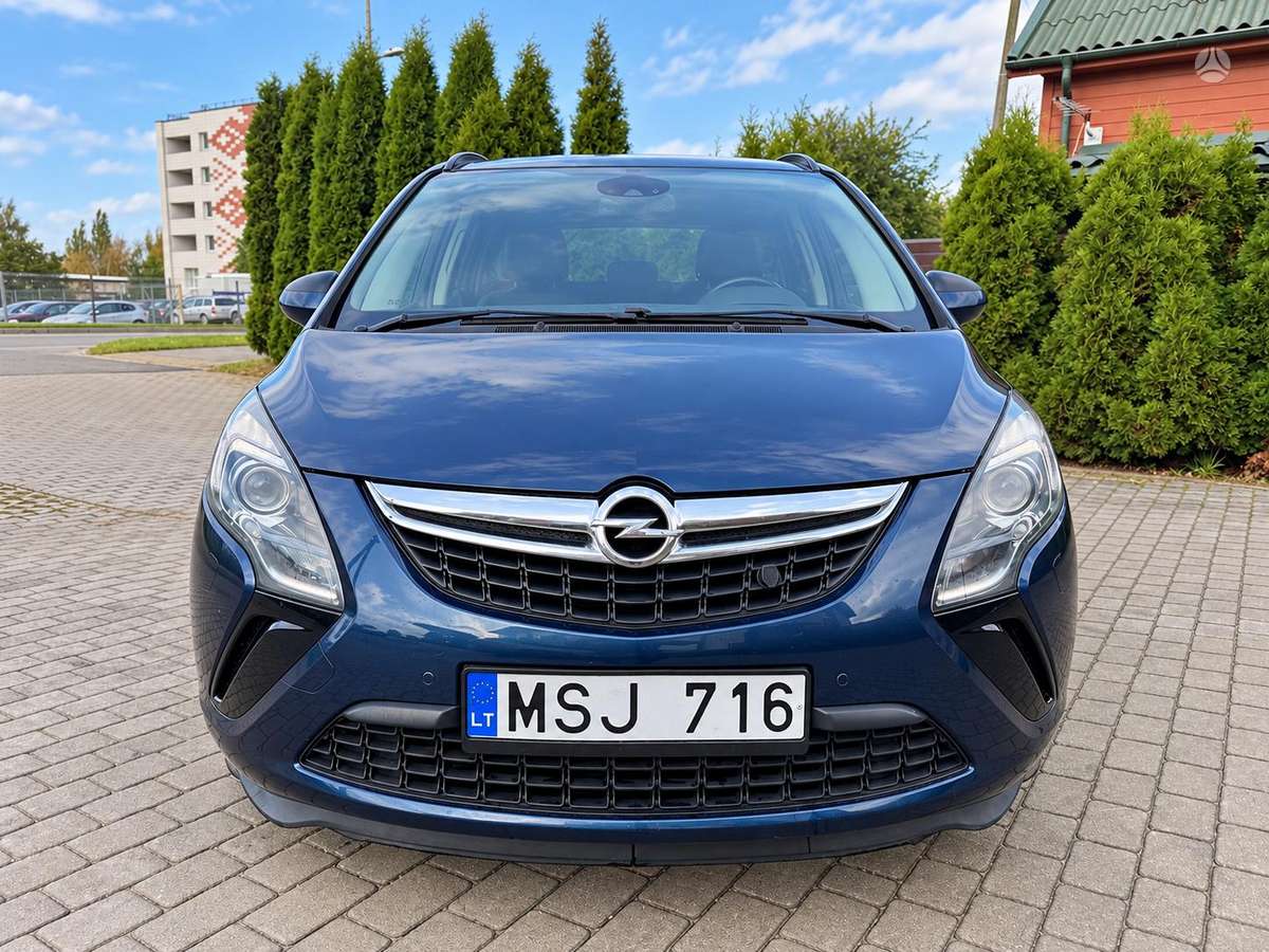 Opel Zafira 2013 — салон