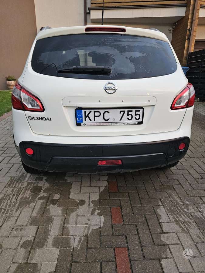 Nissan Qashqai 2011 — engine 1598 cm³, 131 HP (96kW)