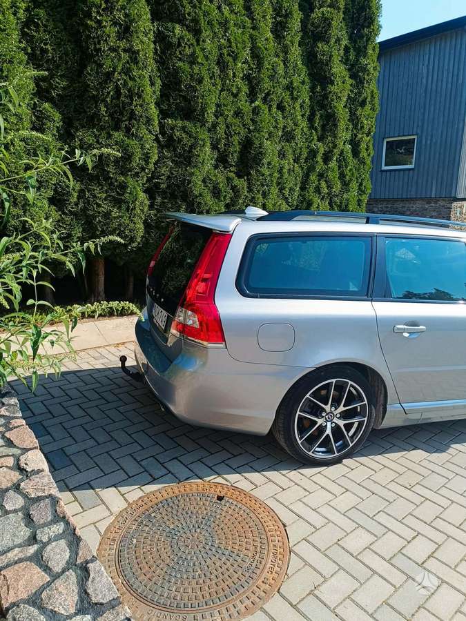 Volvo V70 2015 — interior