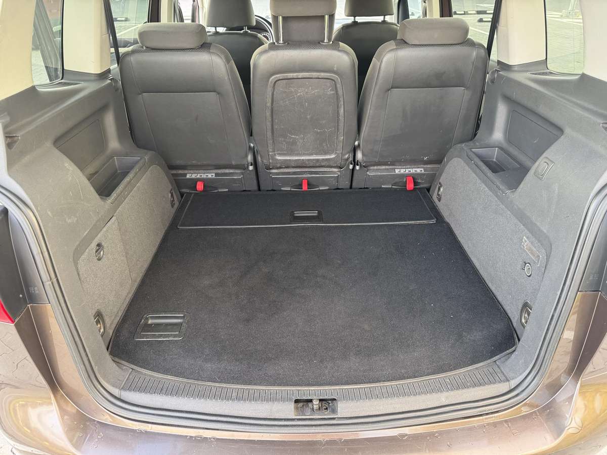 Volkswagen Touran 2011 — photo 14