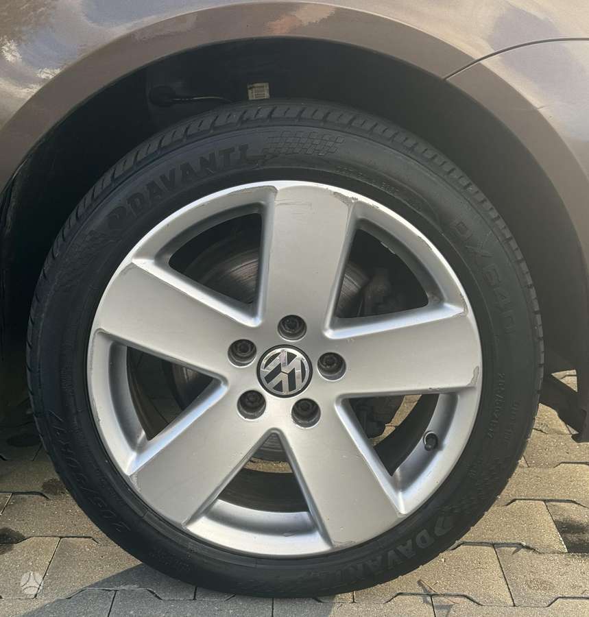 Volkswagen Touran 2011 — photo 15