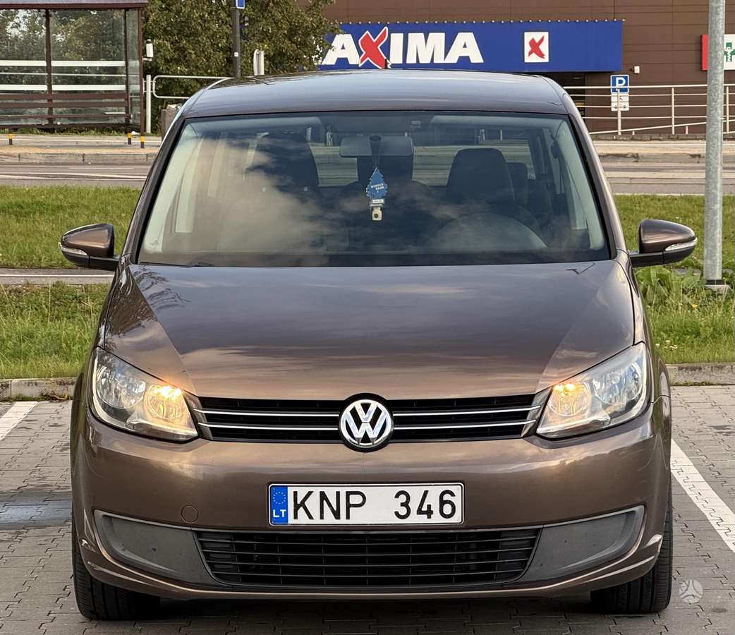 Volkswagen Touran 2011 — interior