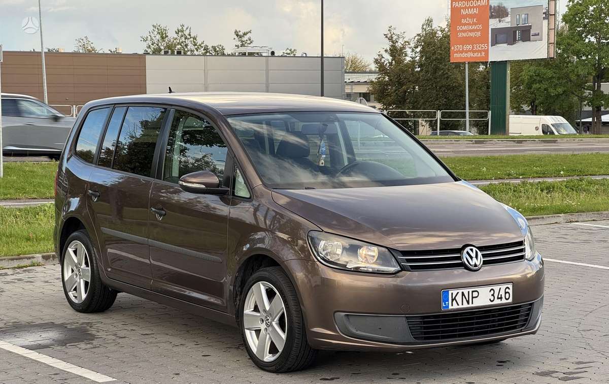Volkswagen Touran 2011 — engine 1598 cm³, 90 HP (66kW)