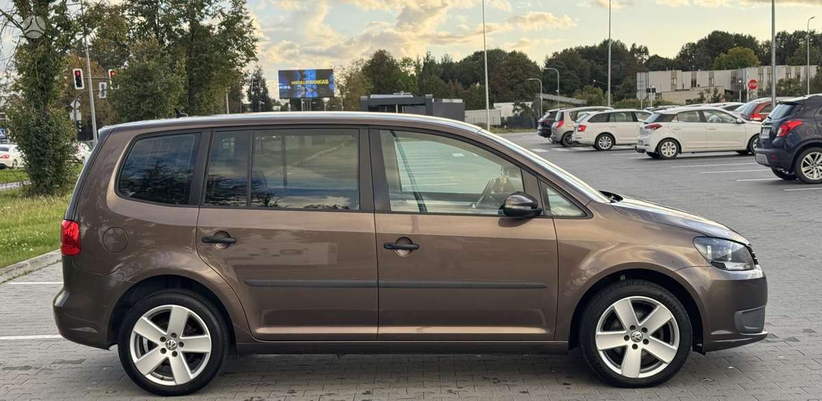 Volkswagen Touran 2011 — photo 5
