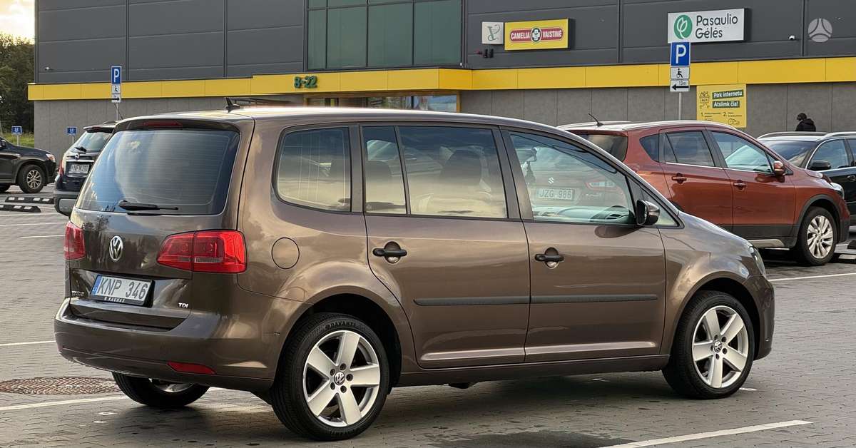 Volkswagen Touran 2011 — photo 6