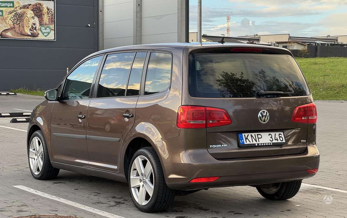Volkswagen Touran 2011 — photo 8