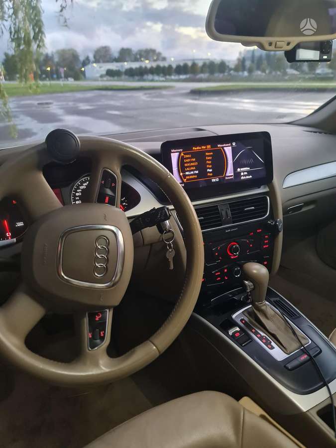 Audi A4 2009 — photo 8