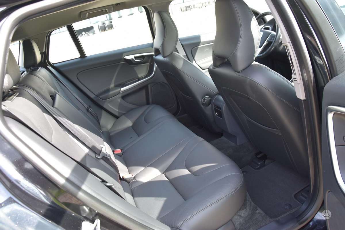 Volvo V60 2014 — photo 11