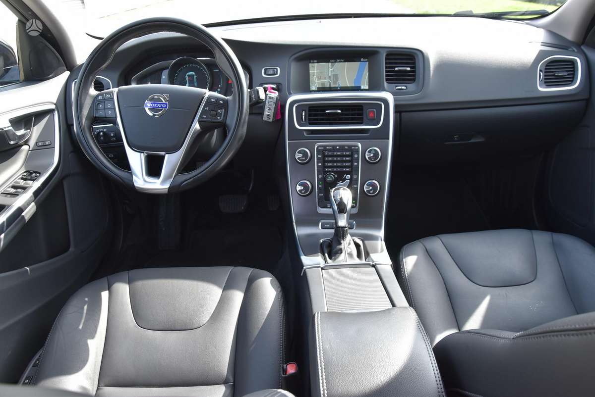Volvo V60 2014 — photo 12