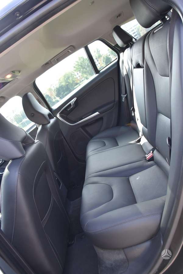 Volvo V60 2014 — photo 18