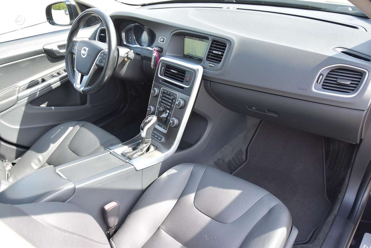 Volvo V60 2014 — photo 9