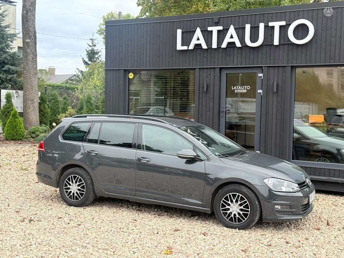 Volkswagen Golf 2014 — салон