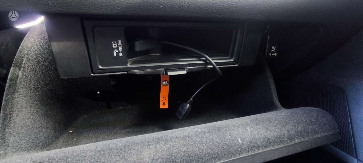 Volkswagen Passat 2012 — photo 10