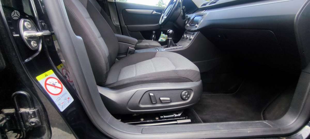 Volkswagen Passat 2012 — photo 13