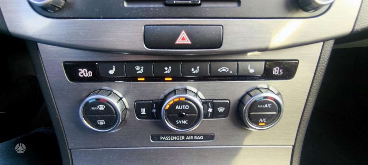 Volkswagen Passat 2012 — photo 9