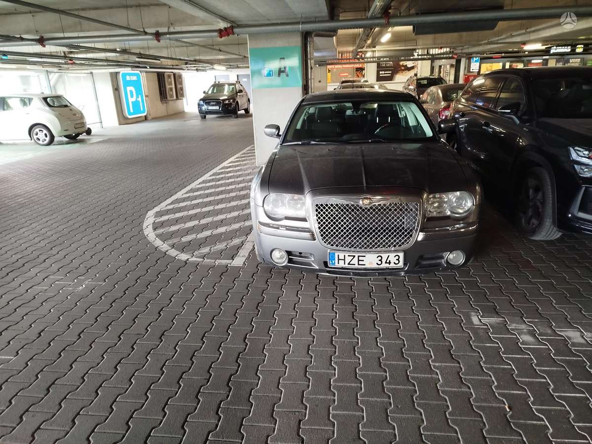 Chrysler 300C 2008 — вигляд ззаду