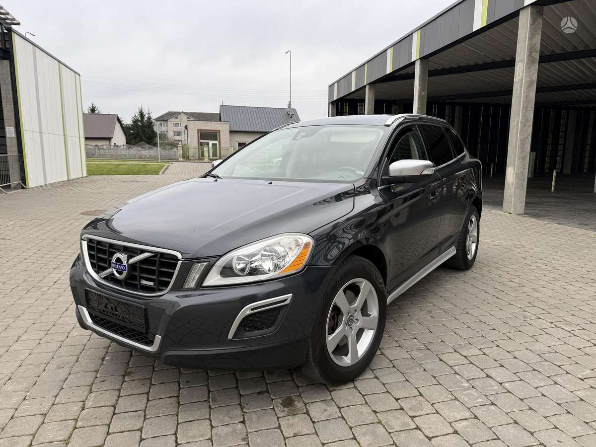 Volvo XC60 2013 — rear view