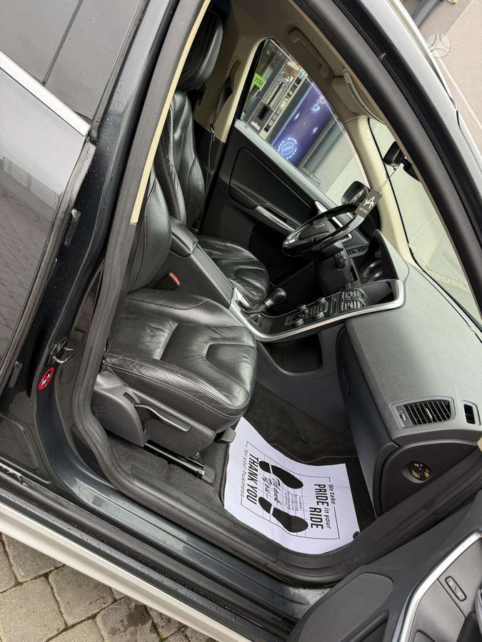 Volvo XC60 2013 — photo 23