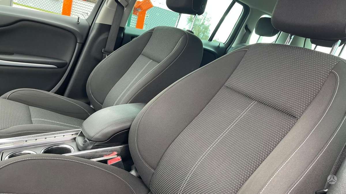 Opel Zafira 2015 — photo 13