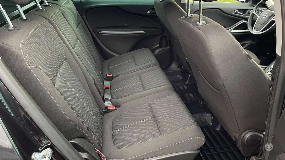 Opel Zafira 2015 — photo 16