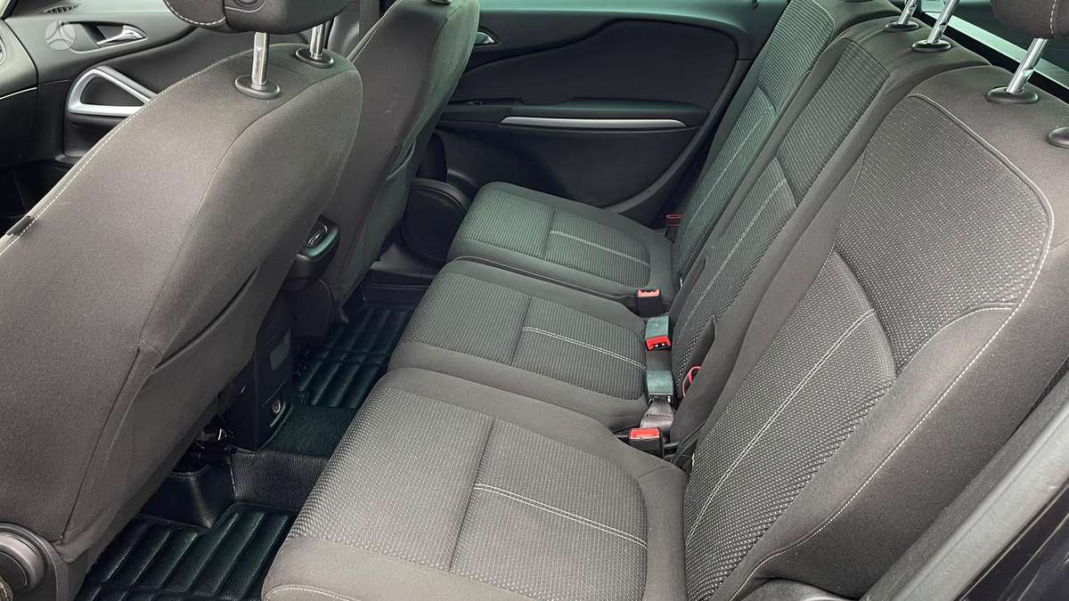 Opel Zafira 2015 — photo 19