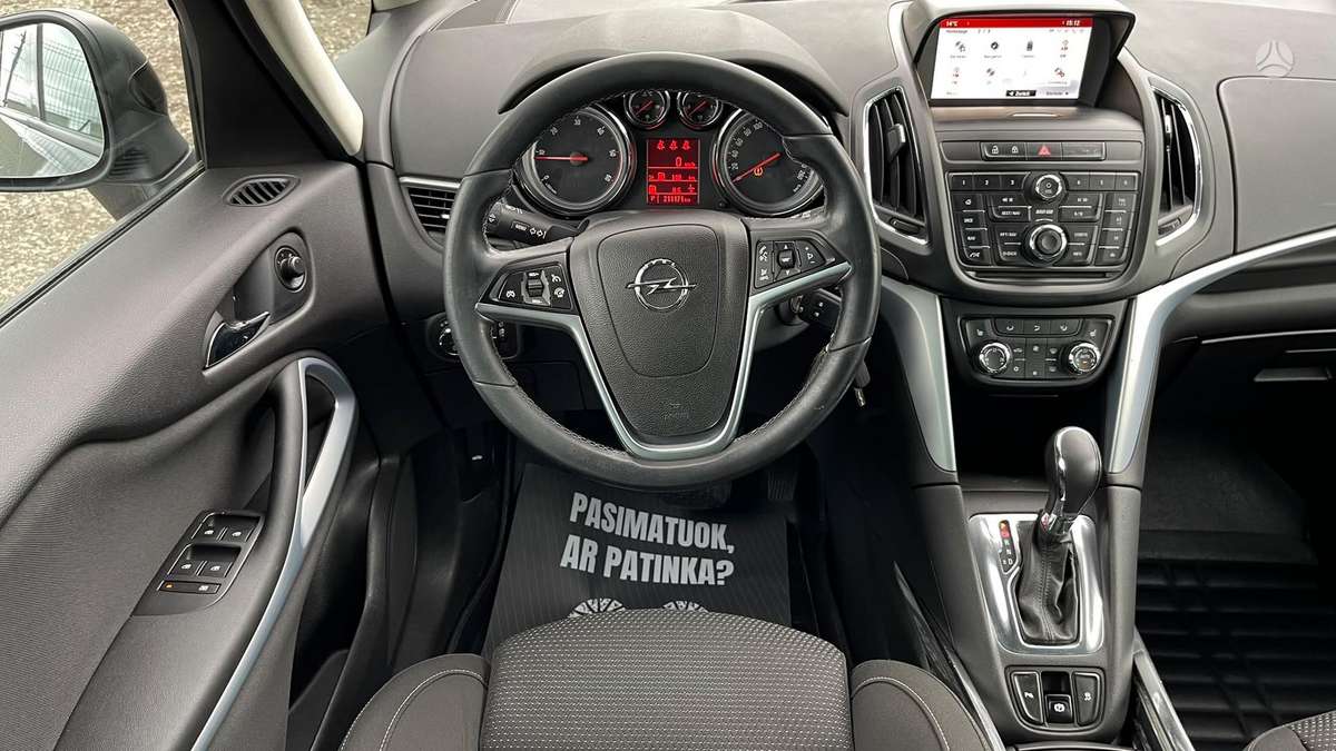 Opel Zafira 2015 — rear view