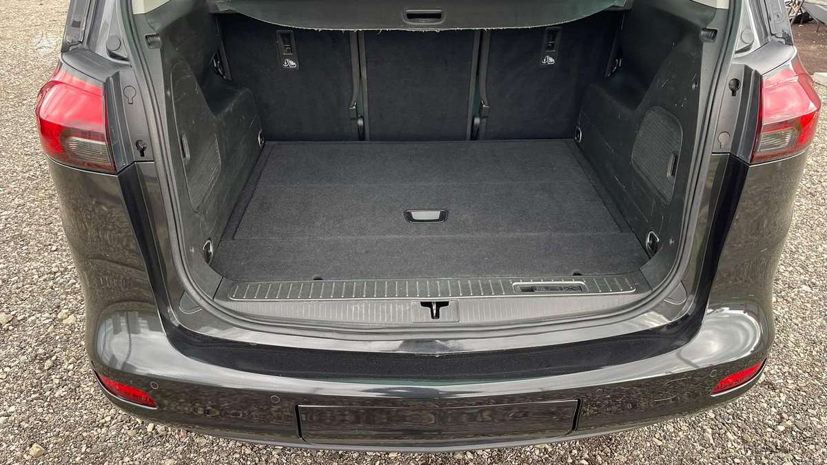 Opel Zafira 2015 — photo 22