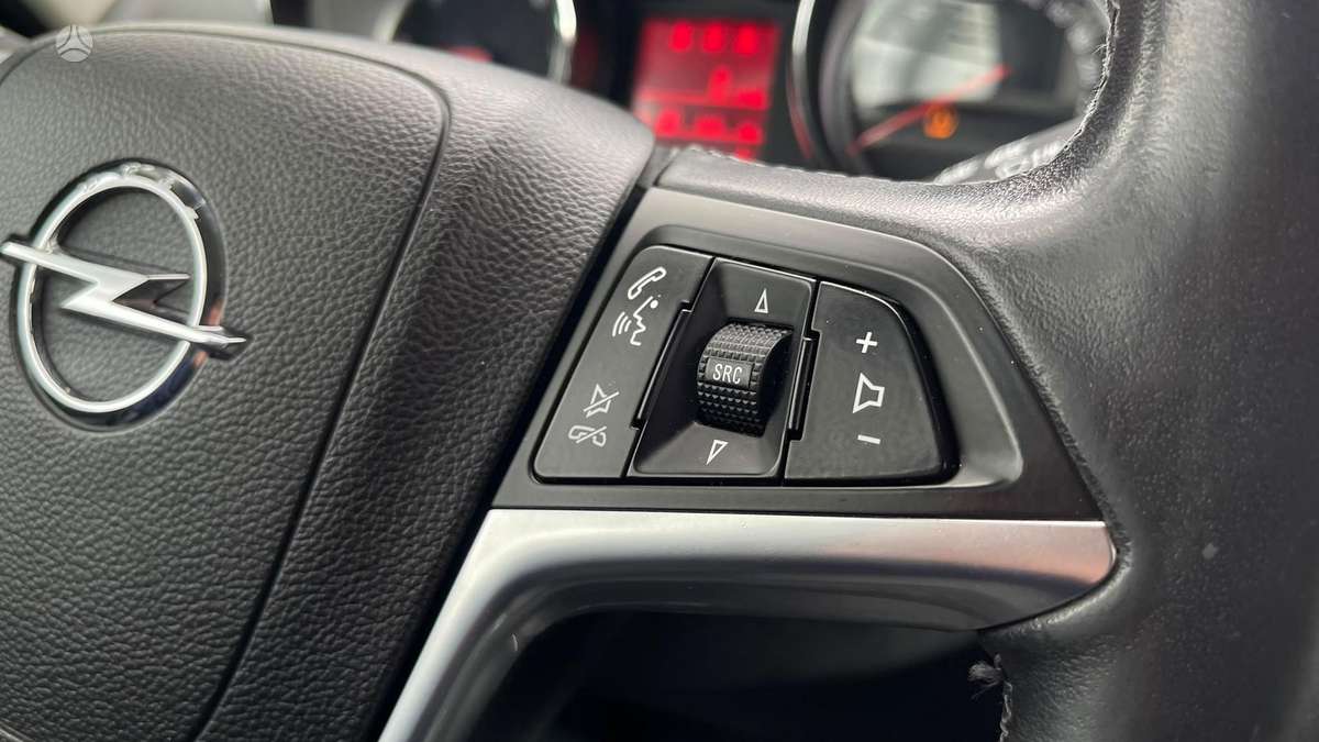 Opel Zafira 2015 — photo 23