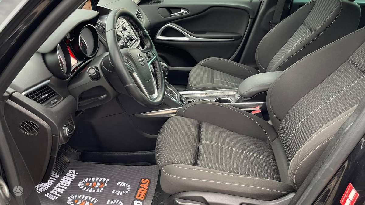 Opel Zafira 2015 — photo 24