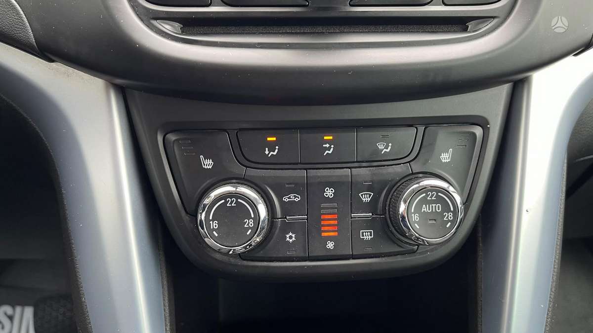 Opel Zafira 2015 — photo 27