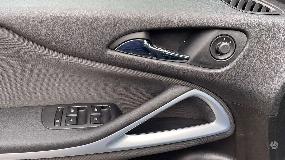Opel Zafira 2015 — photo 28