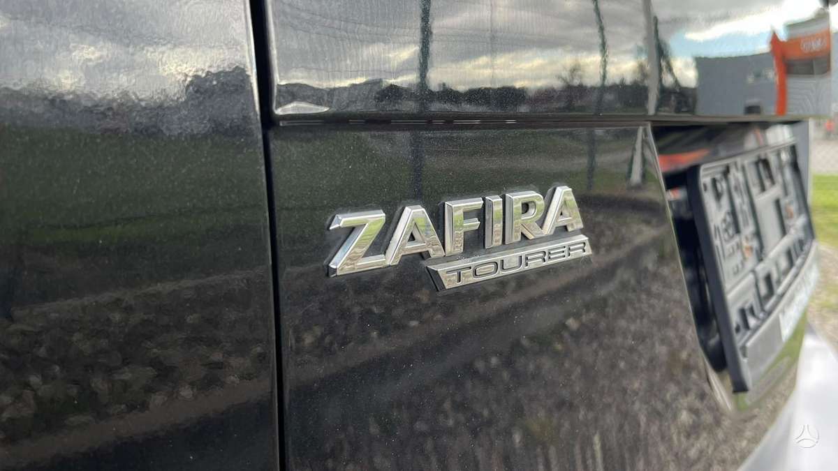 Opel Zafira 2015 — photo 32
