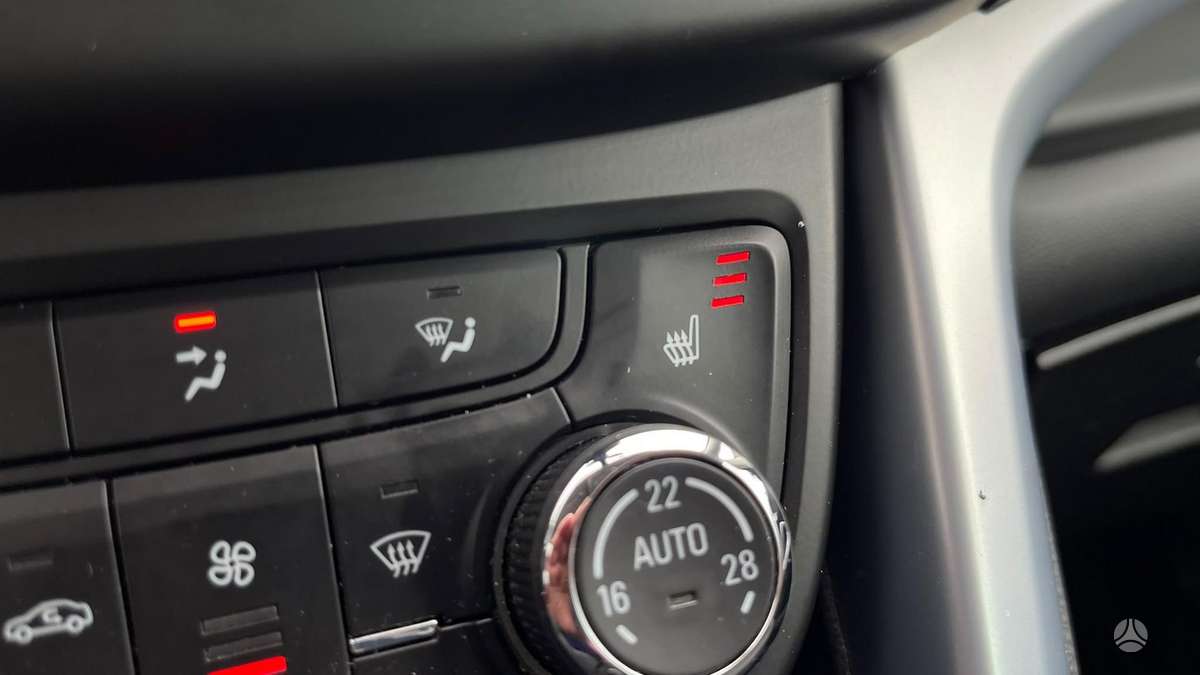 Opel Zafira 2015 — photo 33