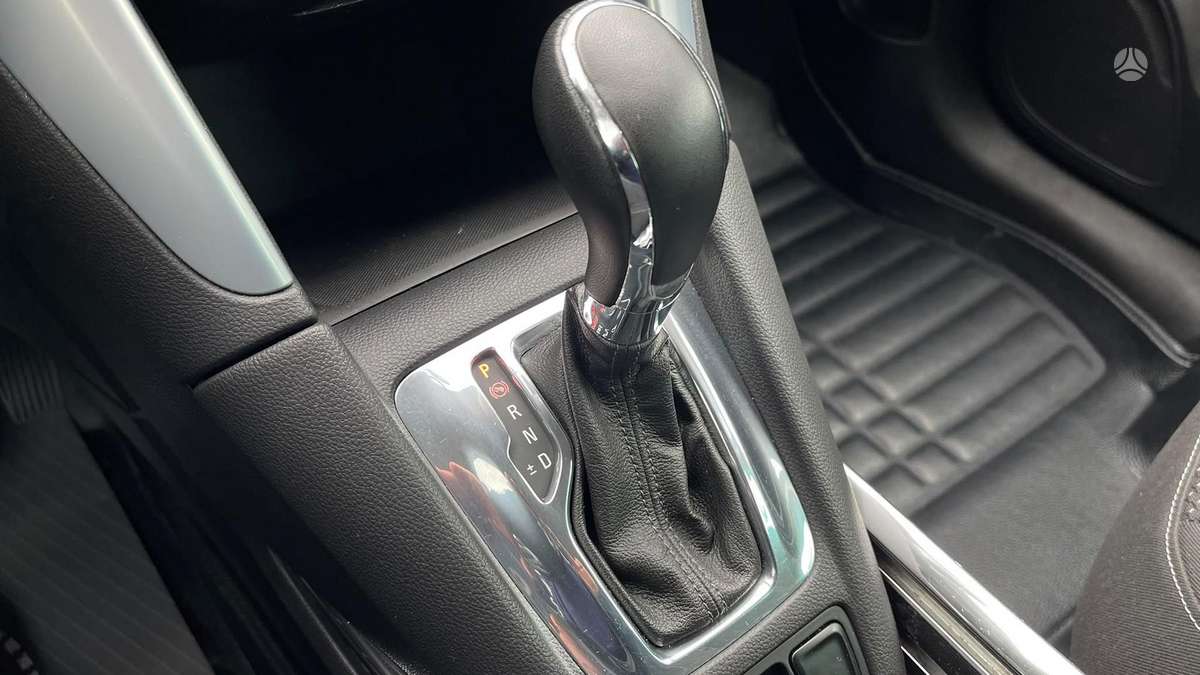 Opel Zafira 2015 — photo 34