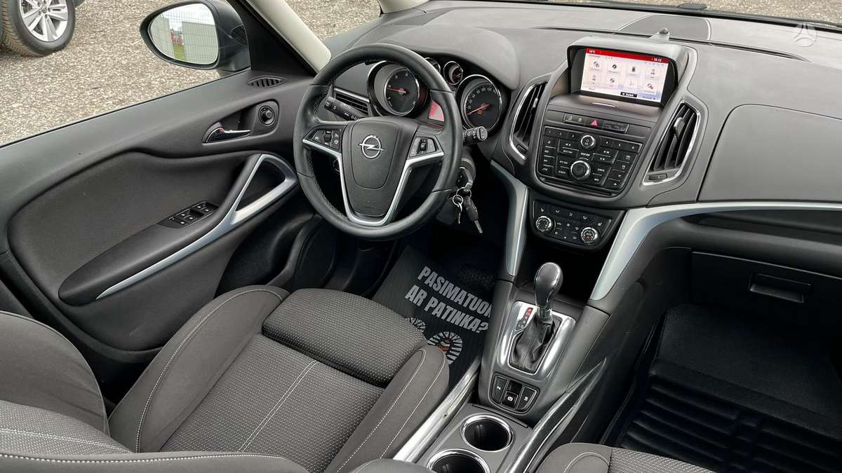 Opel Zafira 2015 — photo 35