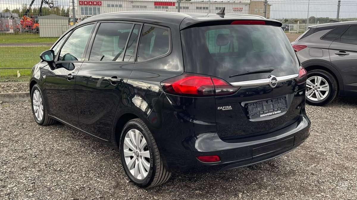 Opel Zafira 2015 — photo 8