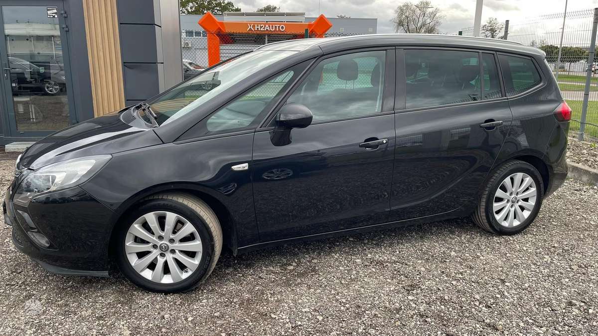 Opel Zafira 2015 — photo 9