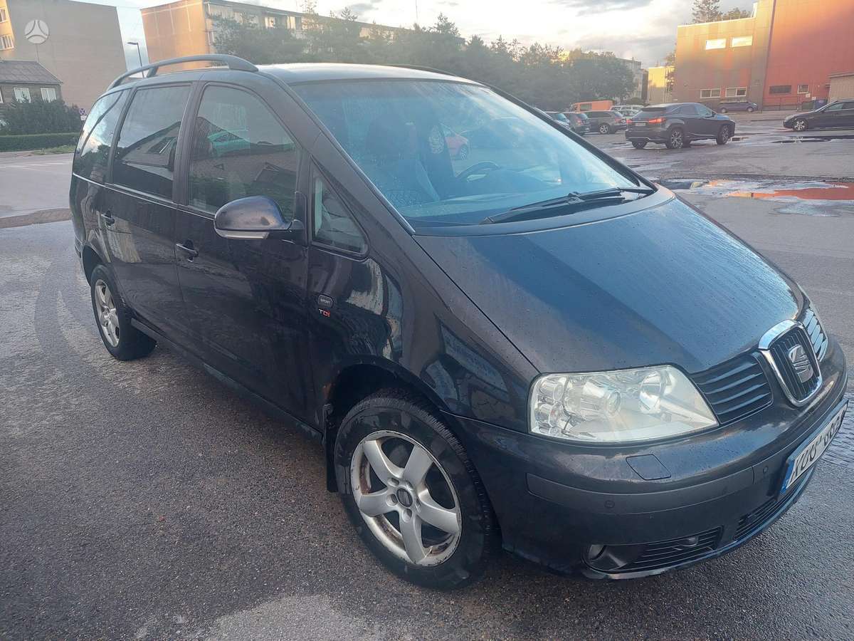 Seat Alhambra 2009 — rear view