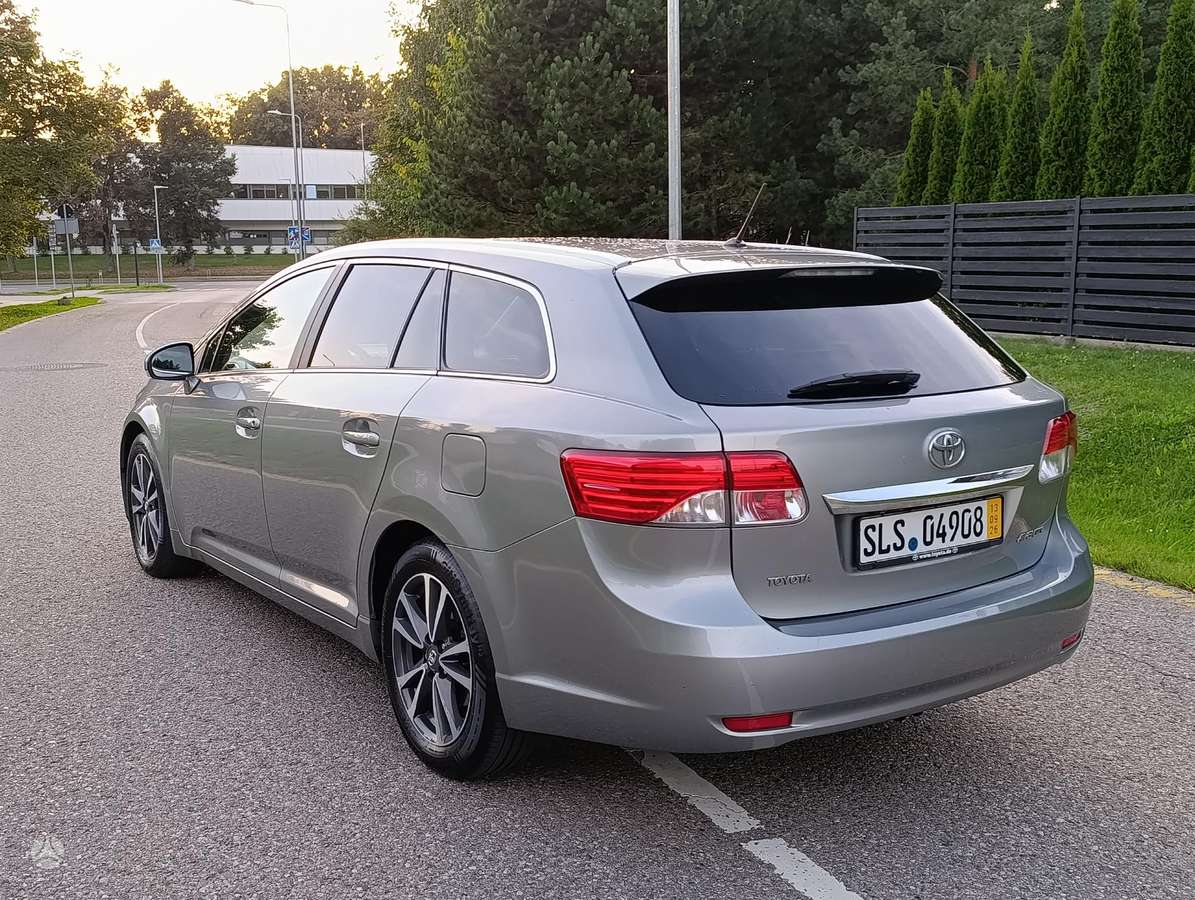 Toyota Avensis 2013 — двигун 1998 cm³, 124 HP (91kW)