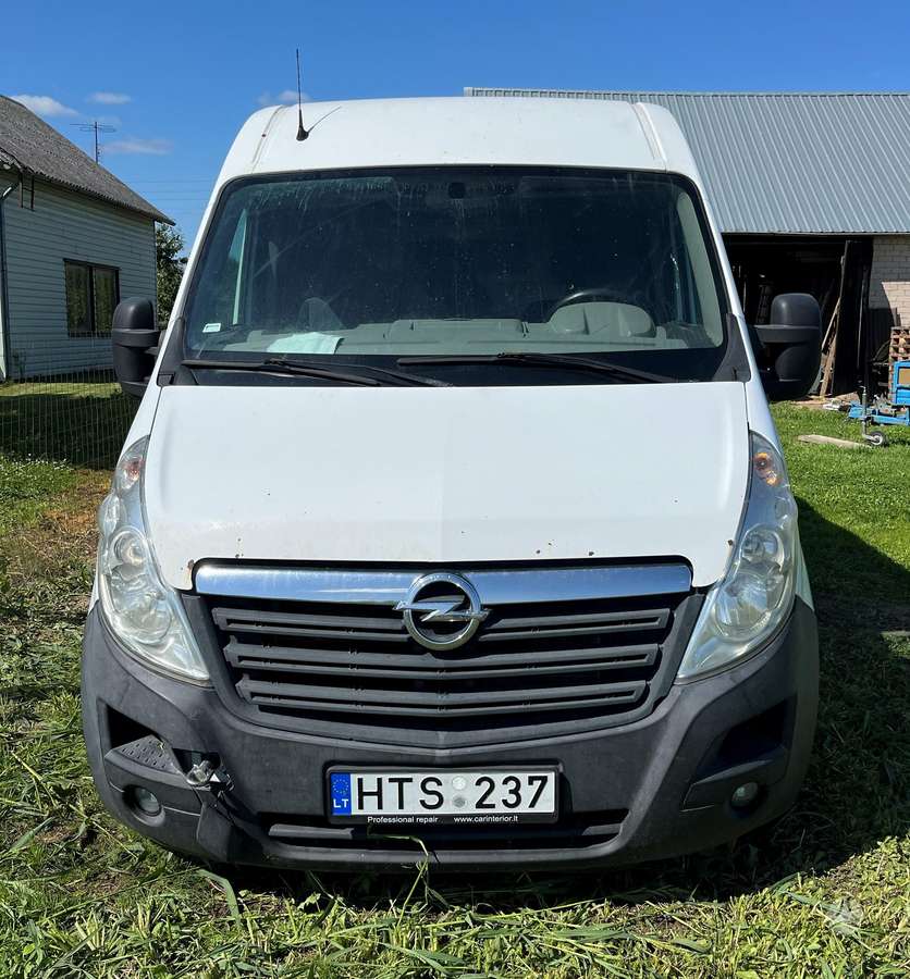 Opel Movano 2010 — rear view